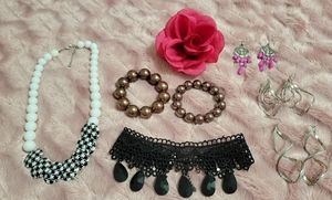 🟡 3 x $22  Assorted Jewelry